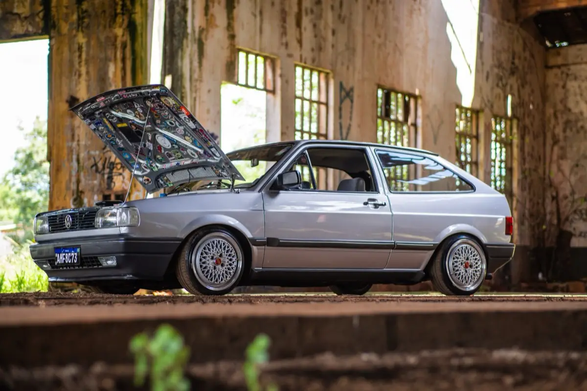 Carro fotografado em ensaio estático